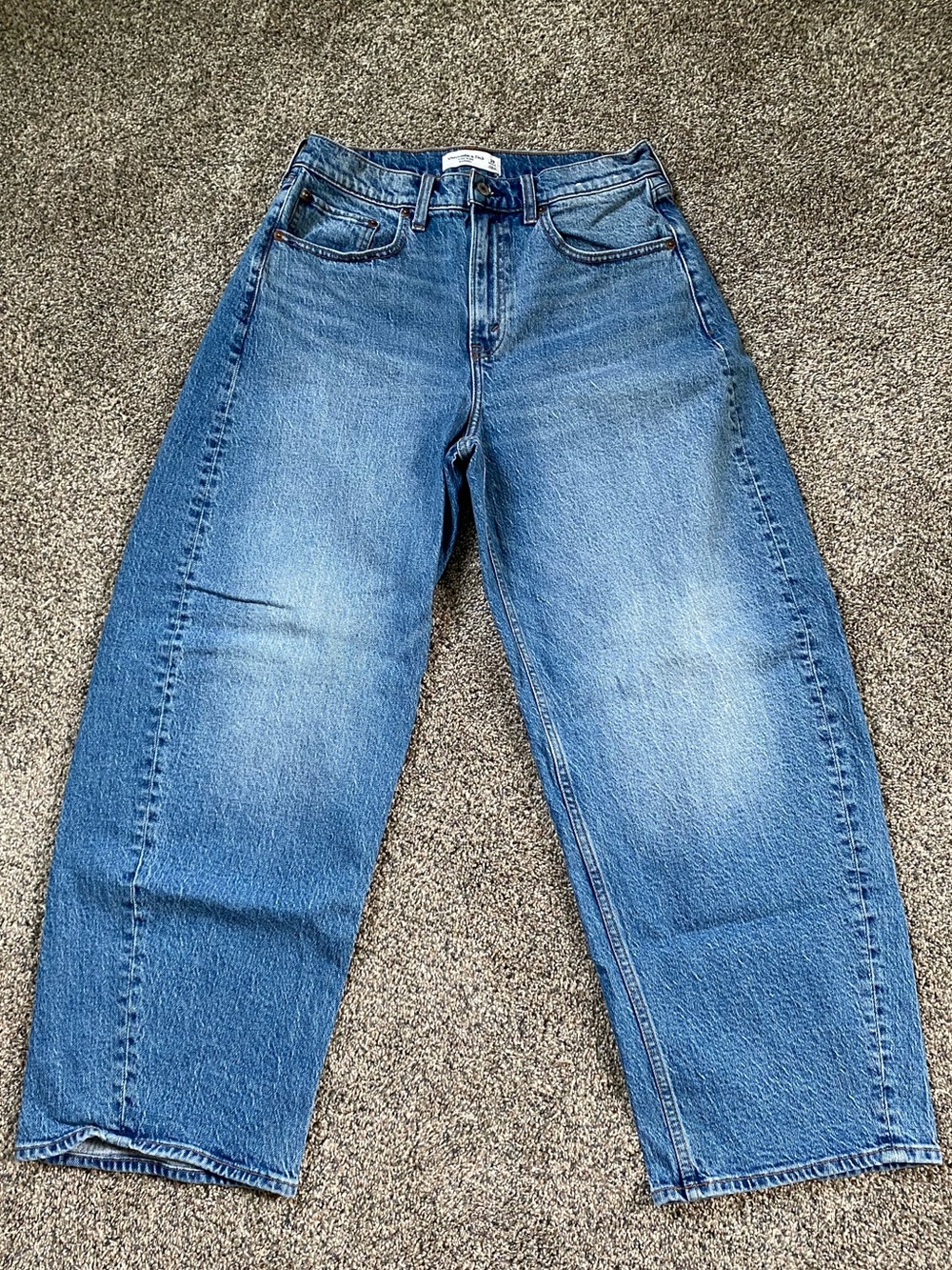 Abercrombie & Fitch high rise barrel jean